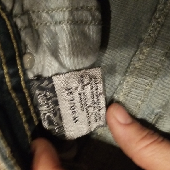 Silver Suki Mid-rise Skinny distressed Size 30/31 - Picture 3 of 9